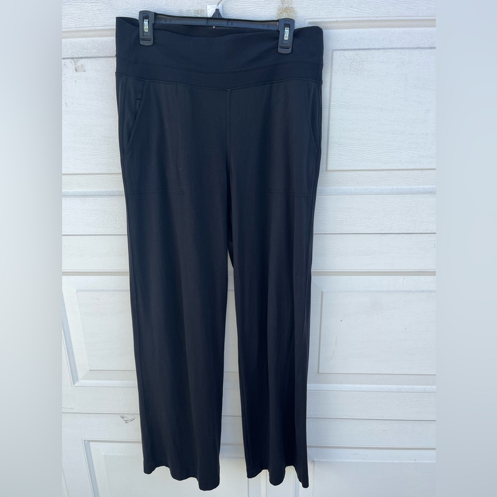 Women's Athleta black pull on wide legs pants M